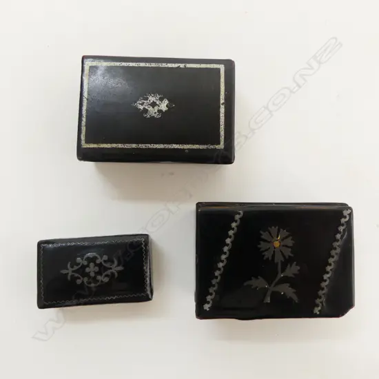 3 GEORGE III BLACK LACQUER DECORATED PAPIER MACHE SNUFF BOXES