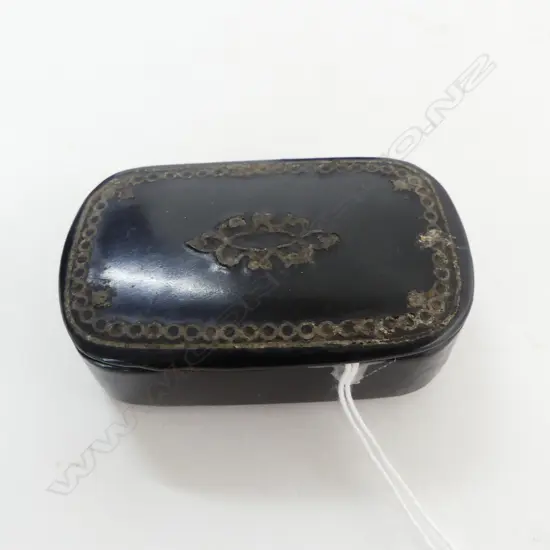 GEORGE III BLACK LAQUER PAPIER MACHE SNUFF BOX