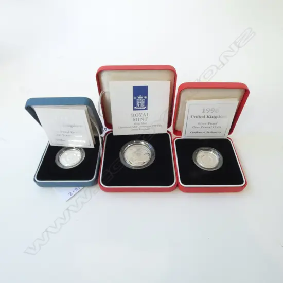 3 CASED SILVER PROOF COINS; 1995 WWII PLEDFORD £2 & £1 POUND COIN, 1996 £1 POUND COIN