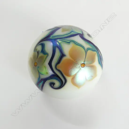 BOXED ORIENT & FLUME ART GLASS PAPERWEIGHT, 100 O, 1975, MARK TO BASE