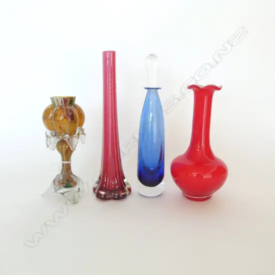 4 PCES. ART GLASS Incl. N.Z. SIGNED SCENT BOTTLE H.250mm