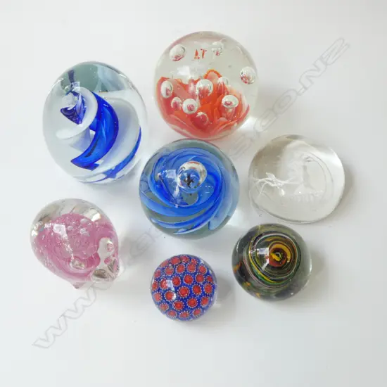 7 ART GLASS PAPERWEIGHTS H.105mm