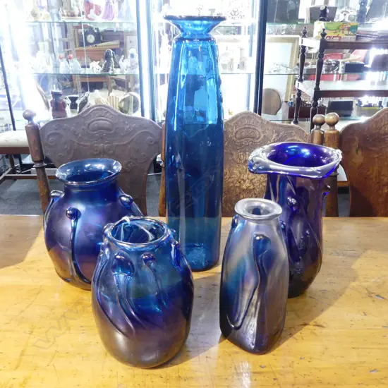 2 PCES ART GLASS BY MEL SIMPSON (1 w. CHIP) & 3 OTHER GLASS