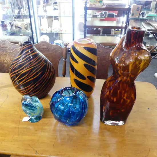 5 VASES; 4 GLASS, 1 CERAMIC H.445mm
