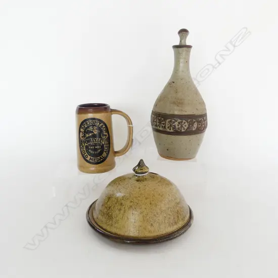 2 PCES N.Z. STUDIO POTTERY w. ENGLISH BEER MUG; LARGEST H.290mm