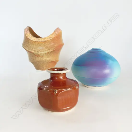 3 JIM PALMER POTTERY VASES; LARGEST H.190mm