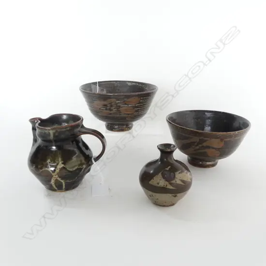 4 PCES WARREN TIPPETT STUDIO POTTERY (JUG RIM CHIPPED) 