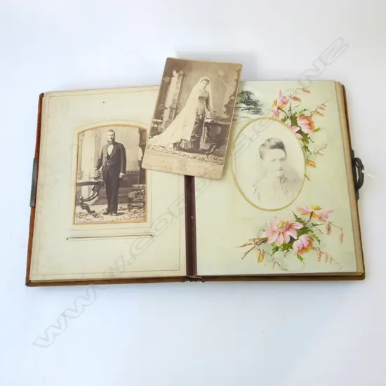 VICTORIAN FAMILY PHOTO ALBUM