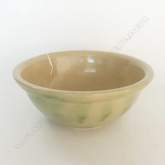 TIMARU POTTERIES GREEN GLAZE MIXING BOWL Dia.280mm