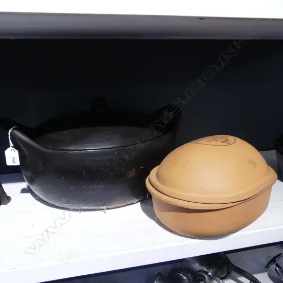 LG LA CHAMBA LIDDED CASSEROLE W.425mm + HENRY WATSON CLAY BAKING BRICK