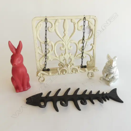 4 PCES; CAST IRON BOOK HOLDER, FISH COAT HOOK L.355mm, 2 BUNNY RABBITS
