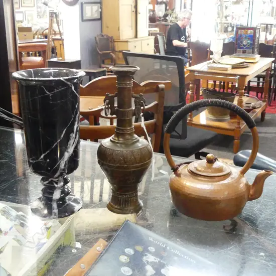 2 VASES; BLACK MARBLE & METAL H.240mm + KETTLE