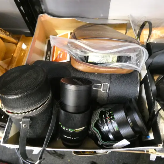 3 CASED VIVITAR LENSES & FLASH; 1:35mm, 75-260mm, model 283 flash.