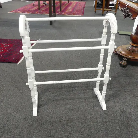 WHITE PAINTED WOOD TOWEL RAIL W.600mm