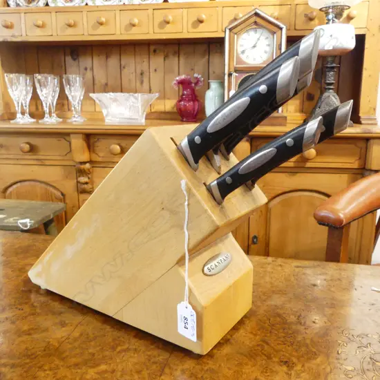 SCANPAN KNIFE BLOCK w. FULL SET OF KNIFES