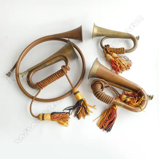 4 VINTAGE METAL HUNTING HORNS 350mm dia