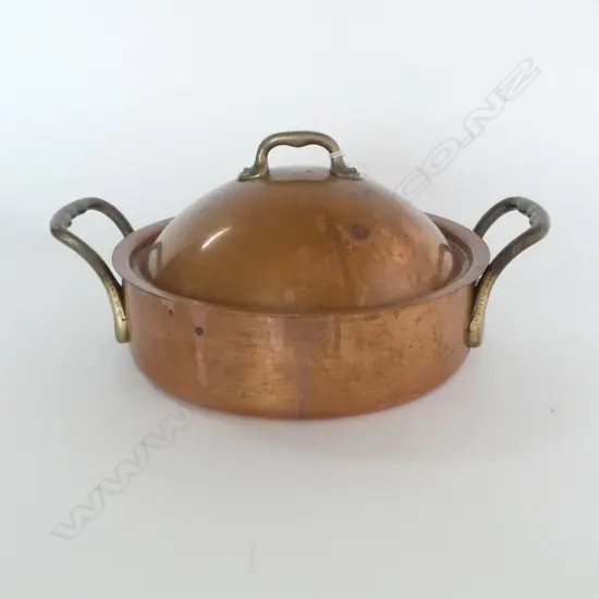 QUALITY HEAVY CANADIAN DOME LIDDED COPPER PAN with brass handles Dia.245mm