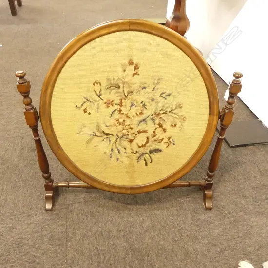 NEEDLEWORK FIRESCREEN H.730mm