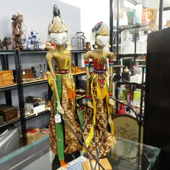 2 INDONESIAN PUPPETS H.660mm