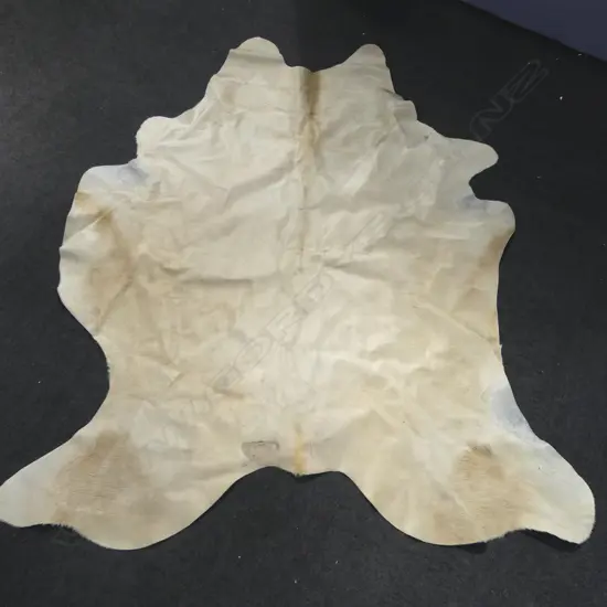 LG PALE COW HIDE RUG 2350x1950mm