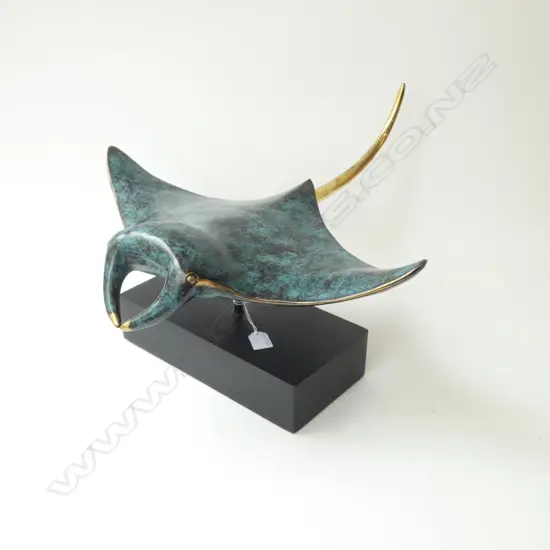 BRONZE STING RAY ON STAND 505x570x310mm
