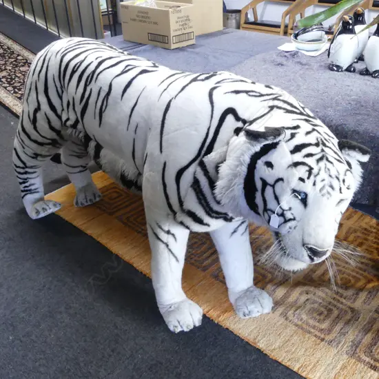 LARGE STUFFED TIGER Aprox. L.1900mm