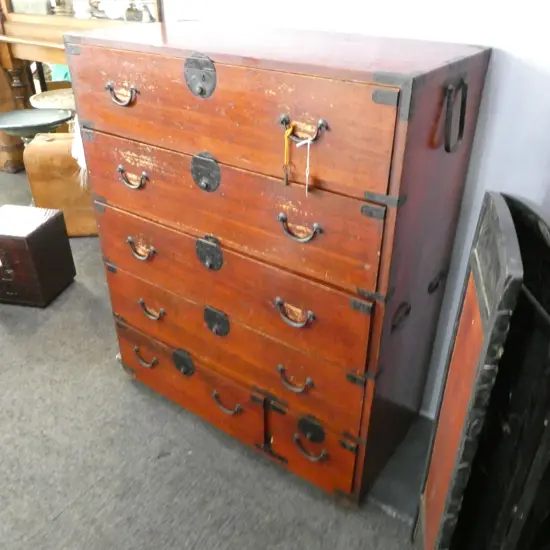 JAPANESE TAISHO PERIOD PAULOWNIA & CEDAR KIMONO CHEST W/KEY H.1026 W.885mm D.420mm red stained