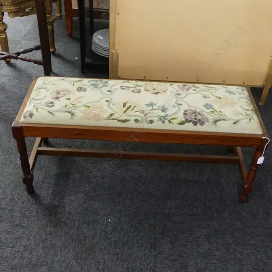 NEEDLEWORK STOOL 945x370x380mm