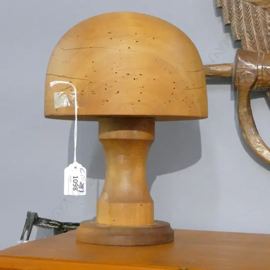 WOODEN HAT BLOCK H.280mm