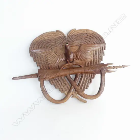 NATIONAL EMBLEM of PNG MOROBE CARVED WOOD SCULPTURE W.590mm (AK36)