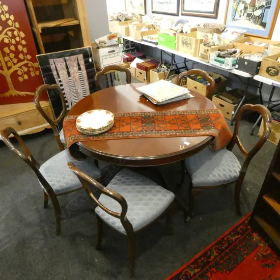 REGENCY STYLE MAHOGANY PEDESTAL DINING TABLE & 6 BALLOON BACK CHAIRS