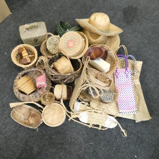 COLLECTION OF BASKETRY & HATS
