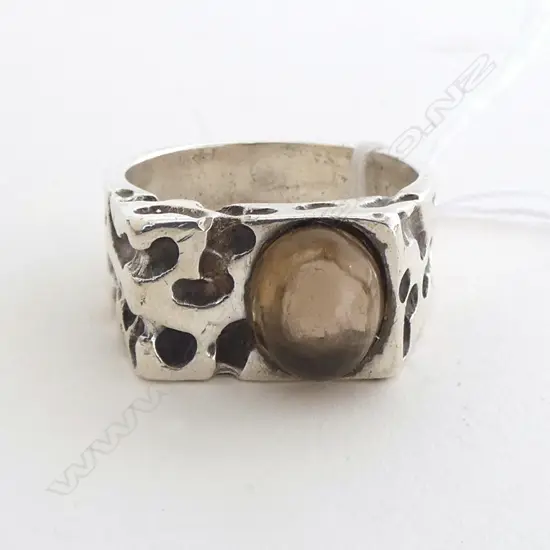 STERLING SILVER SMOKEY QUARTZ GENTS DRESS RETRO RING Size R 1/2 (11.5 GMS) 