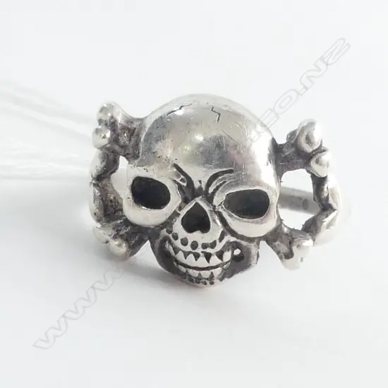 SILVER SKULL RING 