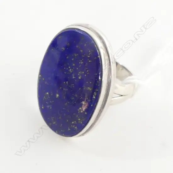 OVAL SHAPED LAPIS LAZULI & SILVER RING