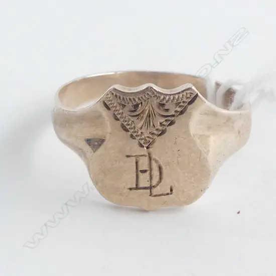 9ct GOLD CREST SIGNET RING 4.8gms SIZE Y