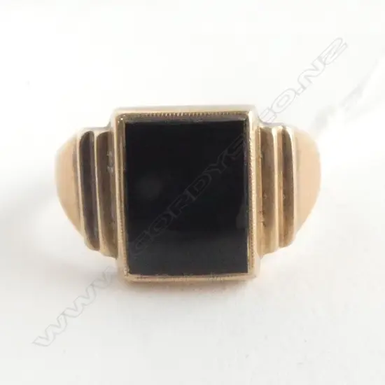 9ct GOLD & ONYX SIGNET RING 4.84gms size S