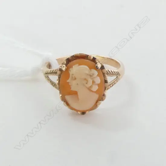 **RTV** 9ct CAMEO RING, 1.5gm (size I )