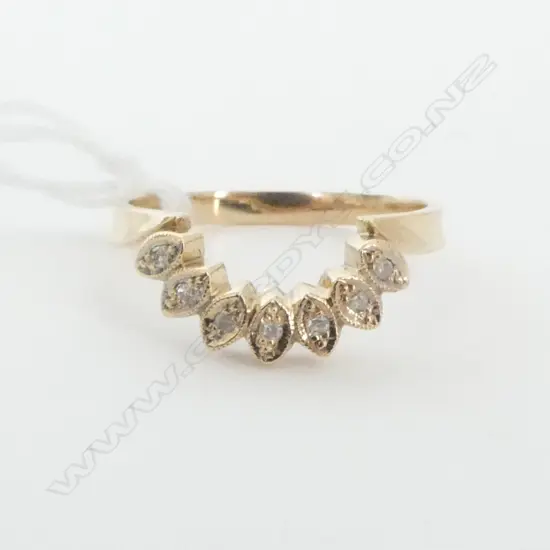 9ct GOLD & DIAMONDS CURVED ETURNITY RING 2.4grms SIZE Q