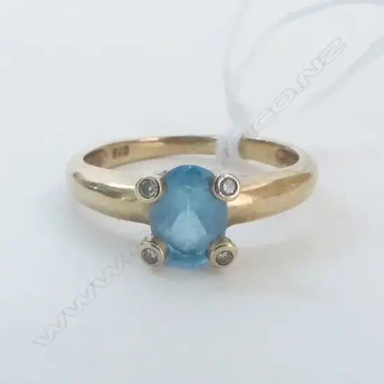 9ct GOLD BLUE TOPAZ  &  4 SMALL DIAMOND DRESS RING 2.07Gms SIZE L 1/2