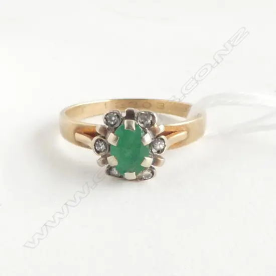 9ct GOLD EMERALD & DIAMOND CLUSTER RING 2.2gms SIZE N