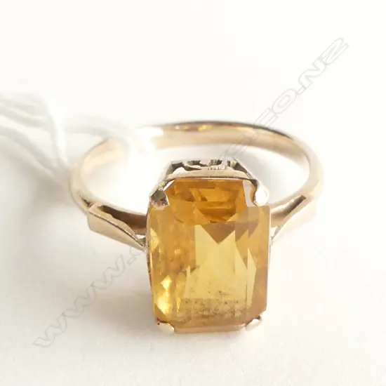 9ct  Y/GOLD EMERALD CUT CITRINE RING 3.3gm SIZE P 1/2
