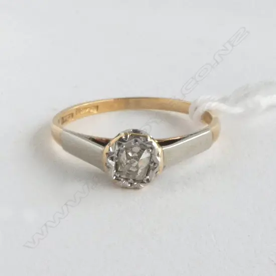 ESTATE 18ct Y/GOLD & DIAMOND SOLITAIRE RING OLD CUSHION CUT  approx. 0.25ct?. 1.77gms. SIZE L