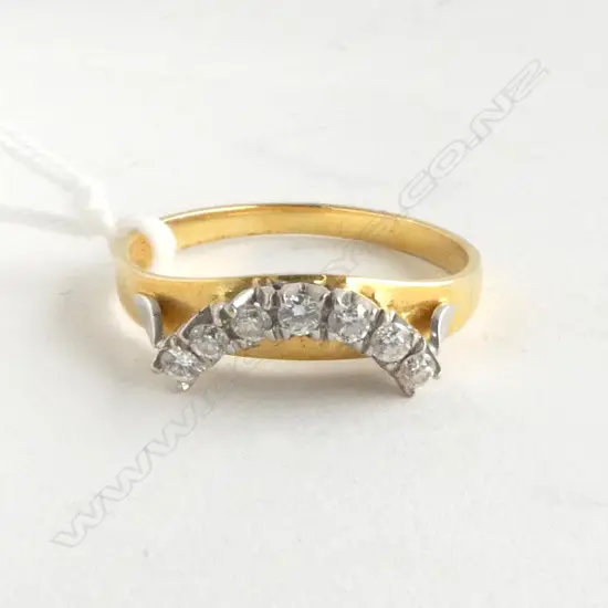 14ct GOLD & 7 DIAMOND ETURNITY RING set in a curved row 3.24gms SIZE U