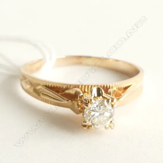 9ct GOLD & DIAMOND SOLITAIRE RING approx. 0.25ct. 3.04gms size R