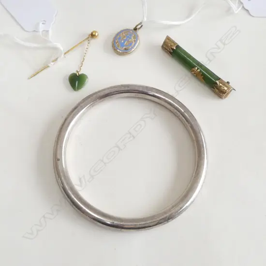 ASST. EARLY 20THC PCS; 9ct COLONIAL BAR BROOCH, PIN w ATTACHED HEART, ANCHOR LOCKET, HOLLOW SILVER BANGLE stamped 1912