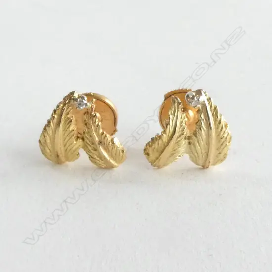 PAIR 18CT GOLD AND DIAMOND EARRINGS 2.75gms