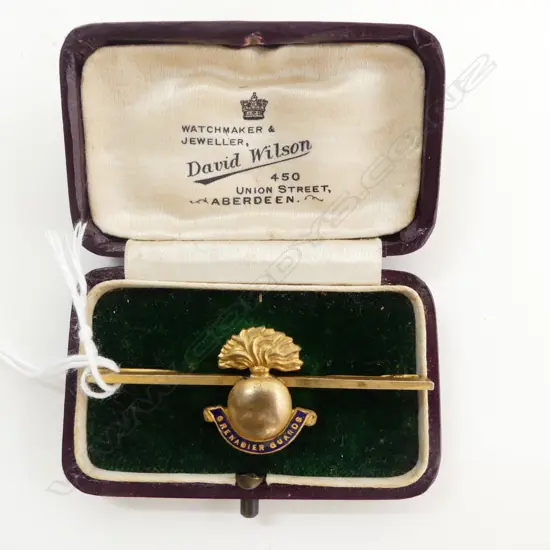 GRENNADIER GUARDS GP SWEETHEART BROOCH, CASED