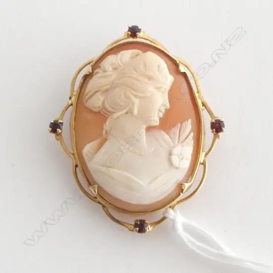 18ct GOLD framed CAMEO BROOCH WITH GARNETS 45x40mm 10.6gms