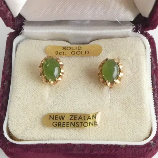 PR 9CT GREENSTONE STUD EARRINGS in original Gardones box 2.6grms